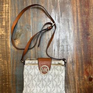 Micheal Kors Crossbody Purse
